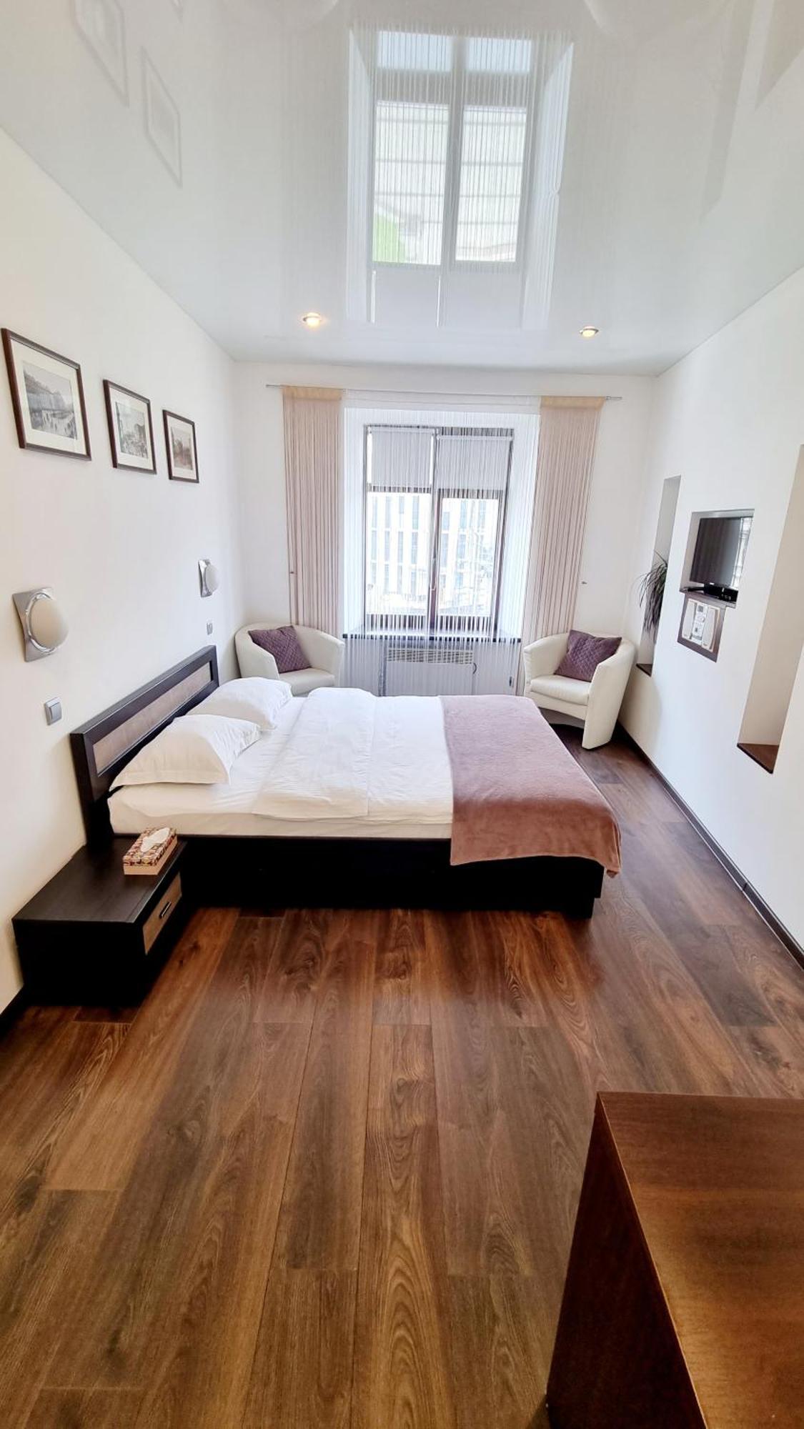 Apartment Mitskevycha Square 5 リヴィウ エクステリア 写真