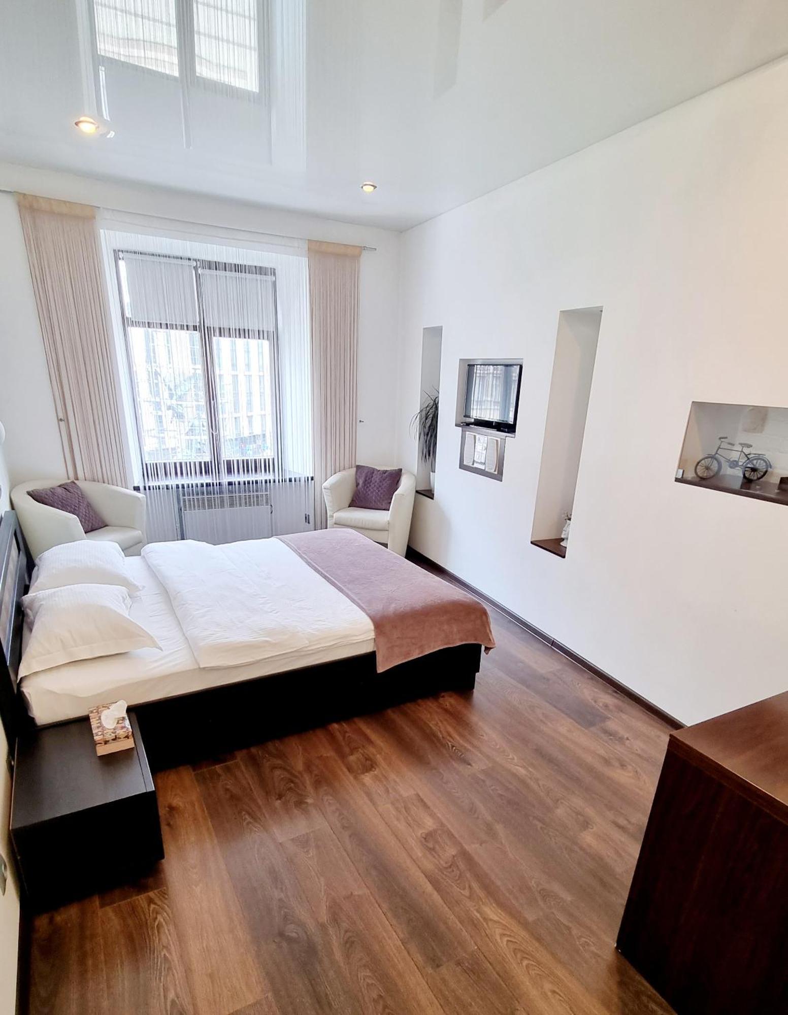 Apartment Mitskevycha Square 5 リヴィウ エクステリア 写真