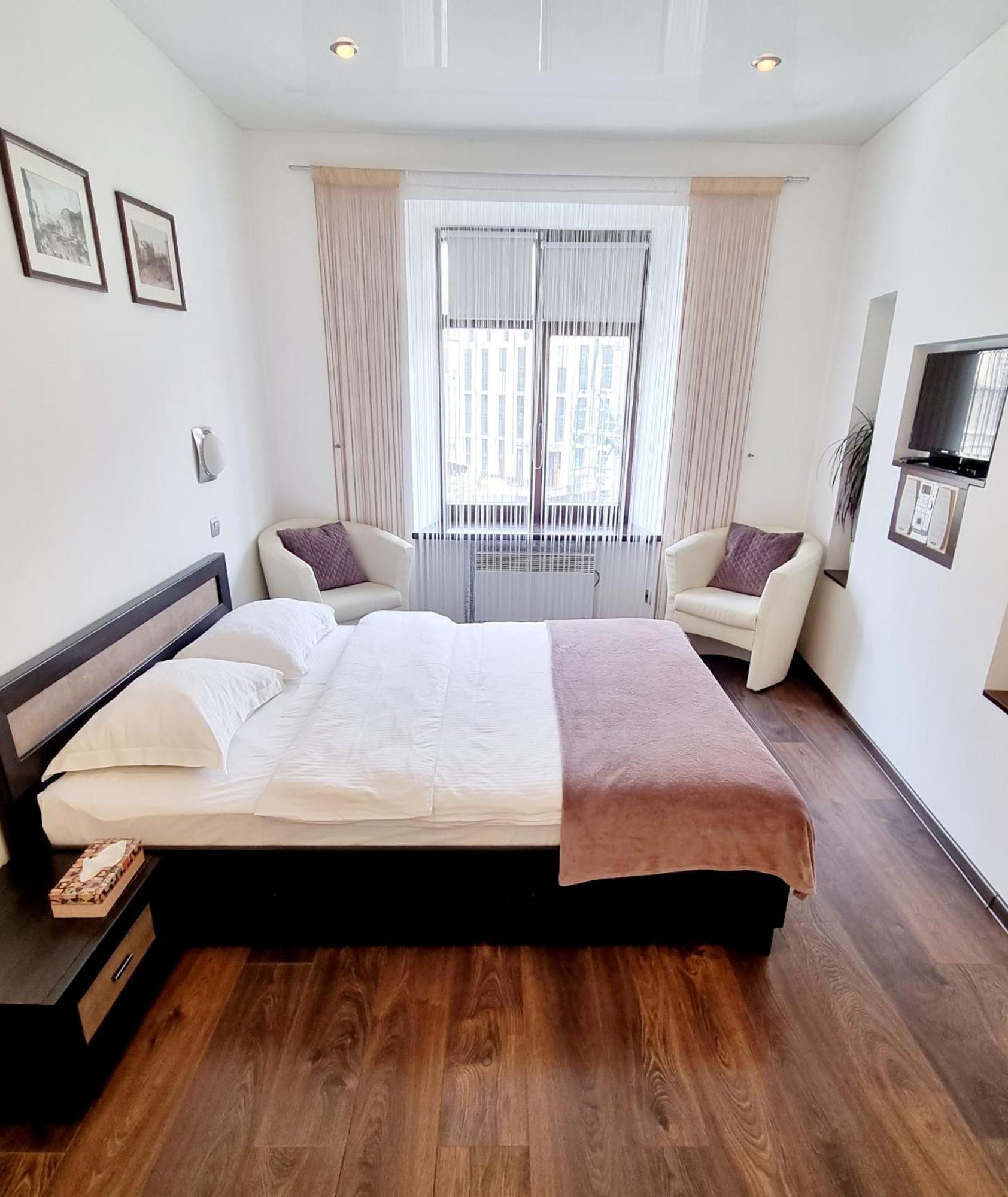 Apartment Mitskevycha Square 5 リヴィウ エクステリア 写真